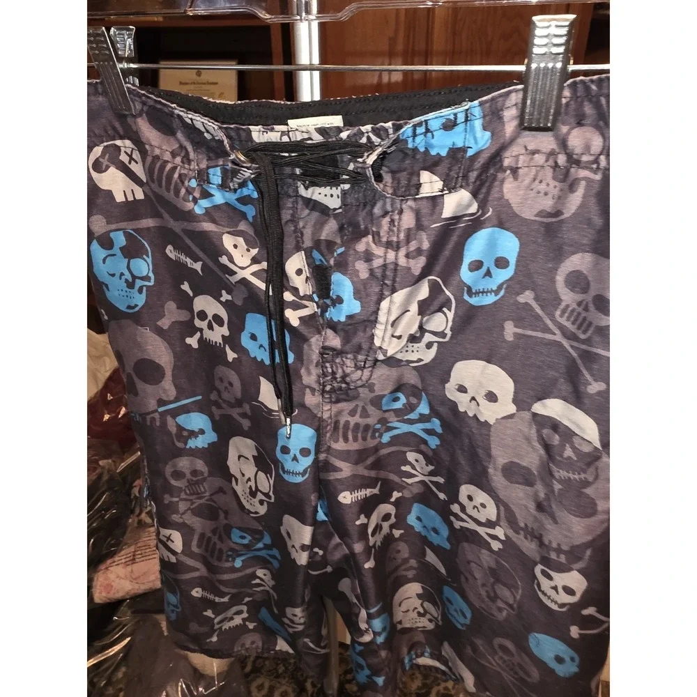 Hang Ten‎ Boys Large Swim Trunks. Skulls, 15-18
